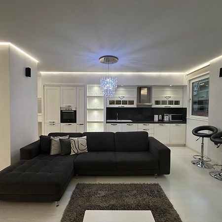 Tam Serviced 2Bdr Apartment City Center No6 Tirana Exterior foto